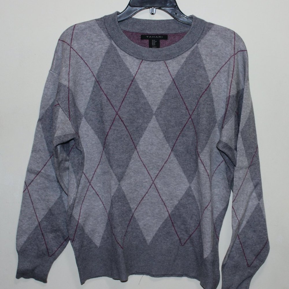 Tahari Cosy Soft Grey And Pink Argyle Sweater - Size M